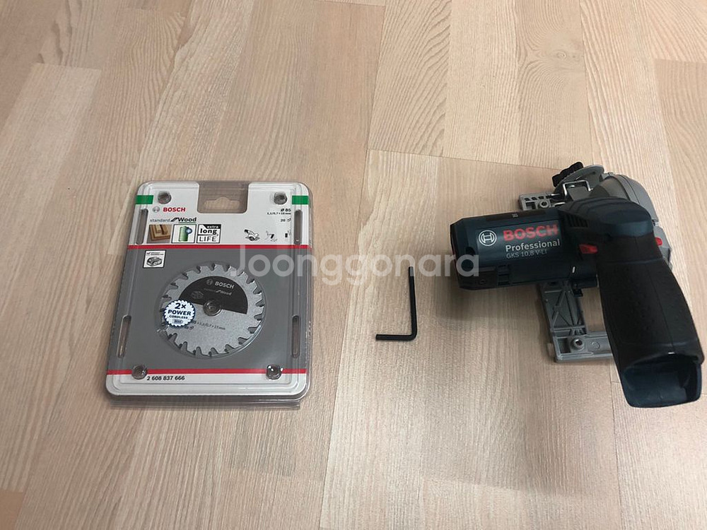 보쉬 10.8V 충전 원형톱 베어툴 팝니다.--0