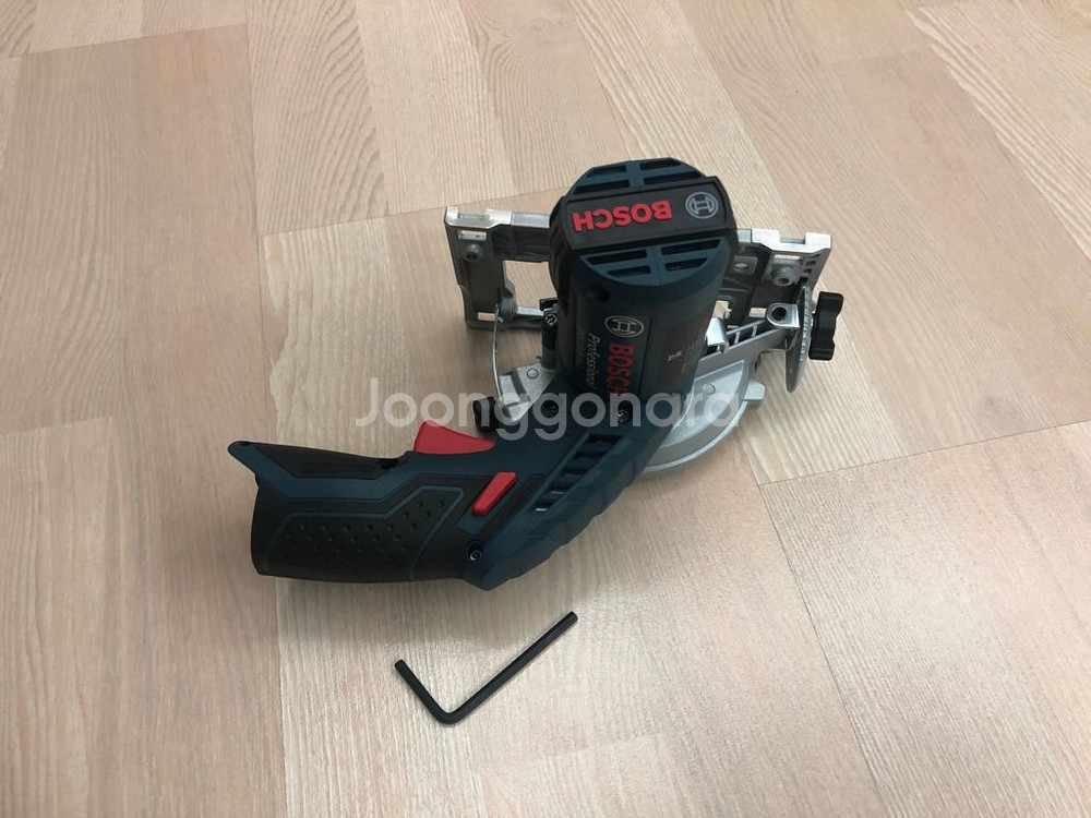 보쉬 10.8V 충전 원형톱 베어툴 팝니다.--3