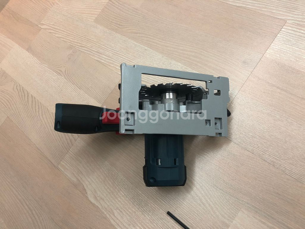 보쉬 10.8V 충전 원형톱 베어툴 팝니다.--2