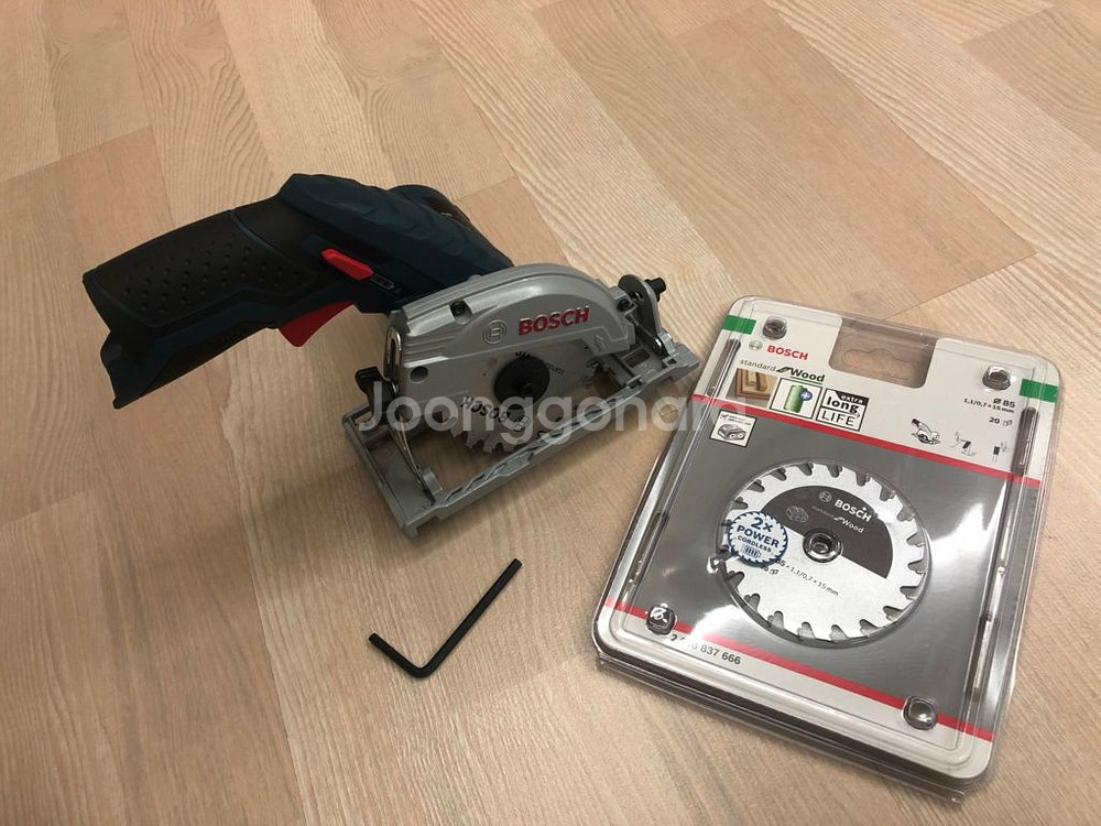 보쉬 10.8V 충전 원형톱 베어툴 팝니다.--4