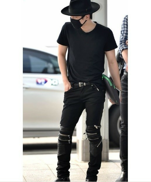 생로랑 레더패널 진 바지 이미지