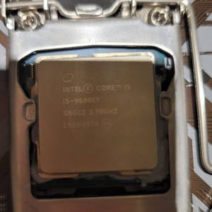 i5 9600kf + b365m 보드 + 사제쿨러