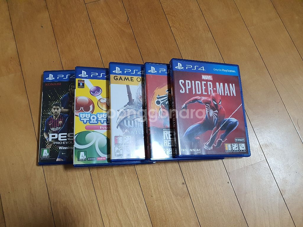 PS4 Pro 7218B 1테라 풀박스 팝니다--3