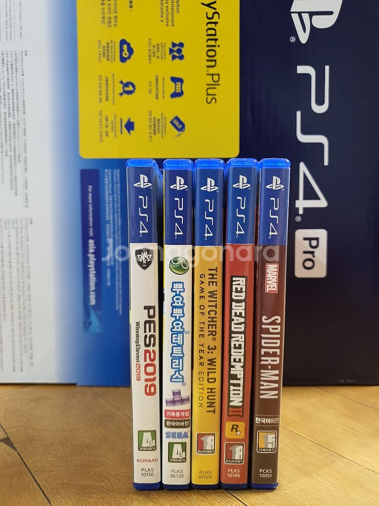 PS4 Pro 7218B 1테라 풀박스 팝니다--4