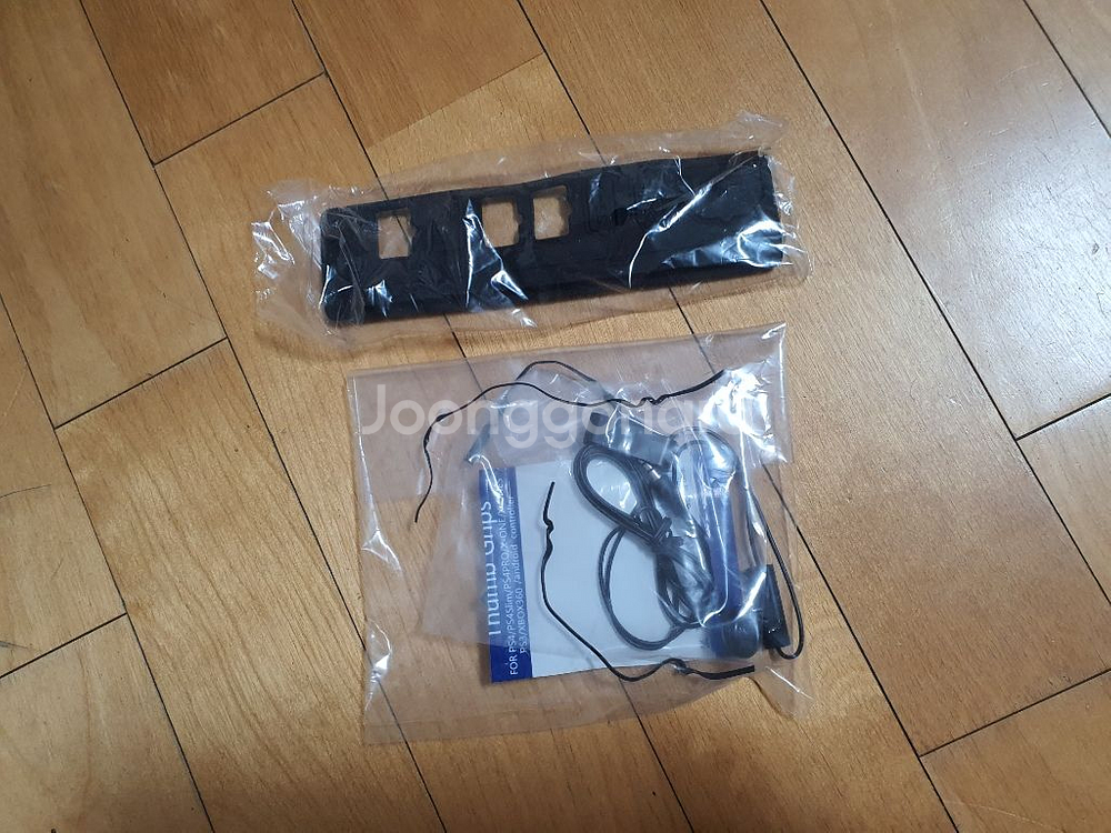 PS4 Pro 7218B 1테라 풀박스 팝니다--6