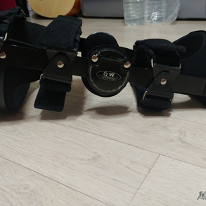 무릎 보조기 GW Limited Motion Brace