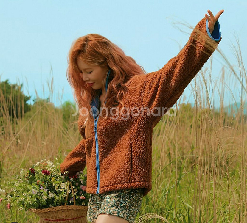 현아 플리스 푸마 숏 자켓--2