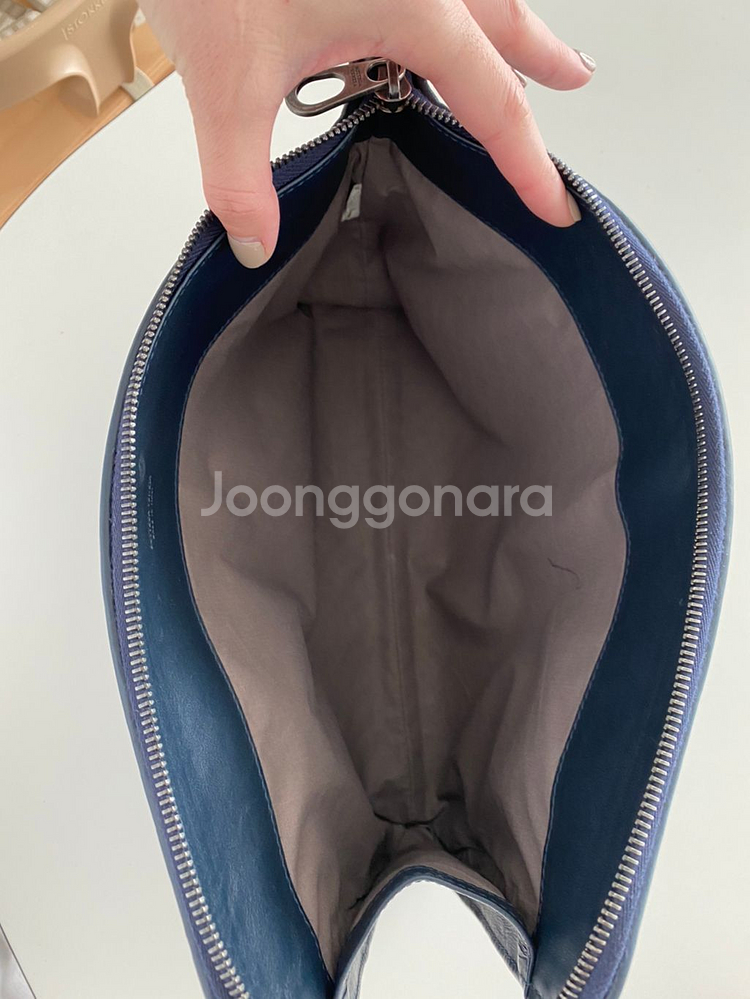 보테가베네타 남성 도큐먼트 클러치 네이비 색상--3