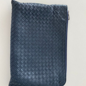 보테가베네타 남성 도큐먼트 클러치 네이비 색상
