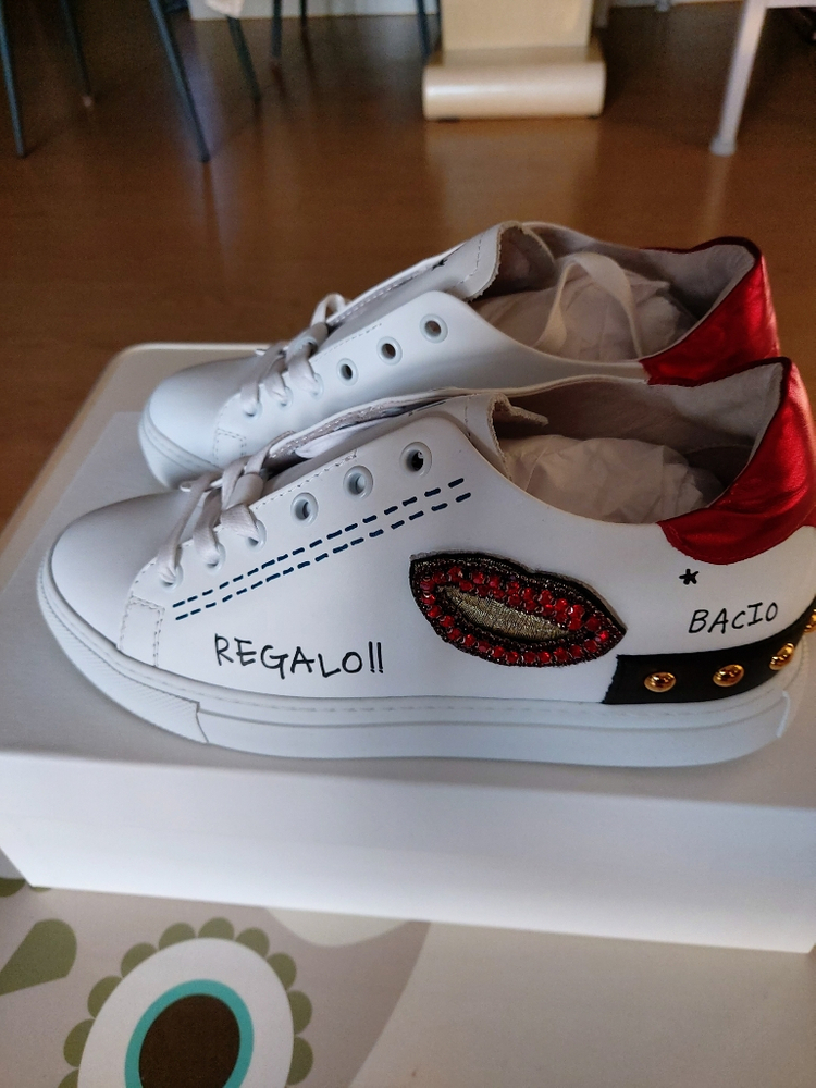 인천 연수구/이태리 직수입 비비 스니커즈 235--0