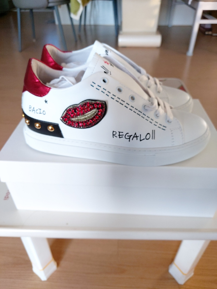 인천 연수구/이태리 직수입 비비 스니커즈 235--1