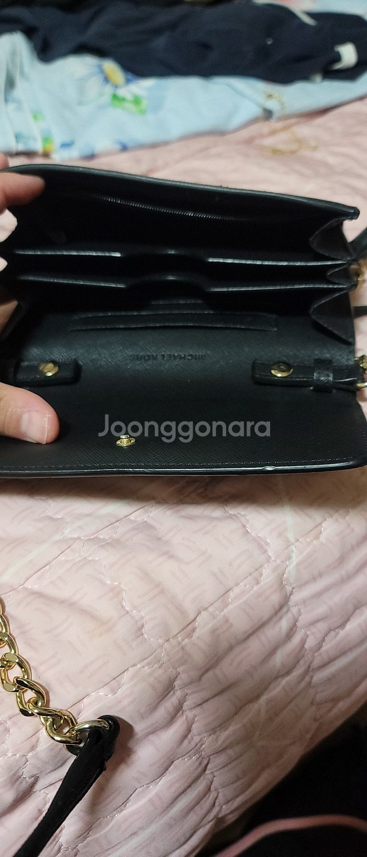 마이클 코어스 크로스 가방 팔아요--2