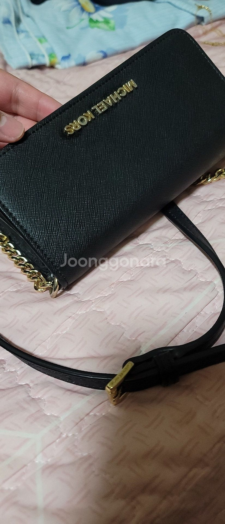 마이클 코어스 크로스 가방 팔아요--5