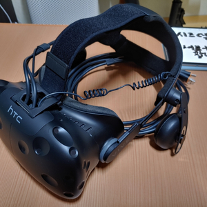 HTC VIVE + 오디오스트랩 판매합니다