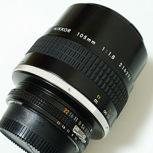 니콘 NIKKOR 105mm 1:1.8 렌즈