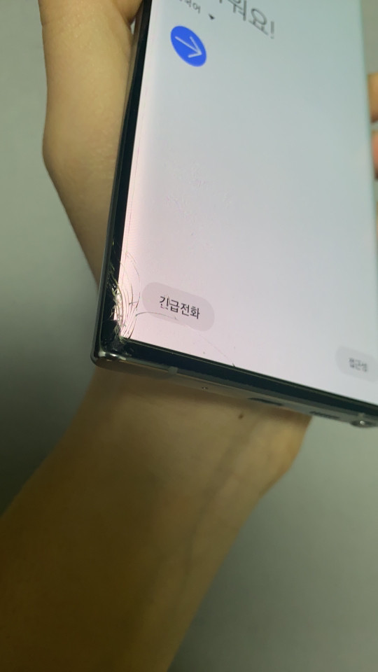 갤럭시 노트 10+아우라 글로우 256 모서리 파손--1