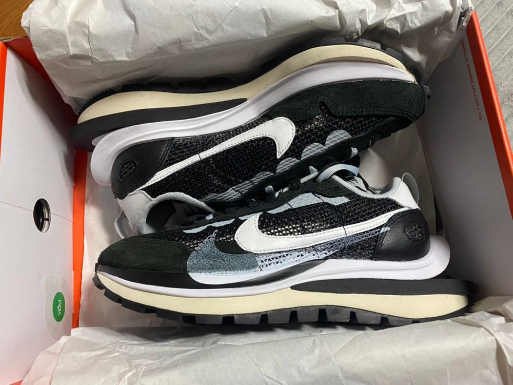 나이키 사카이 베이퍼와플 검흰 255 팝니다--1