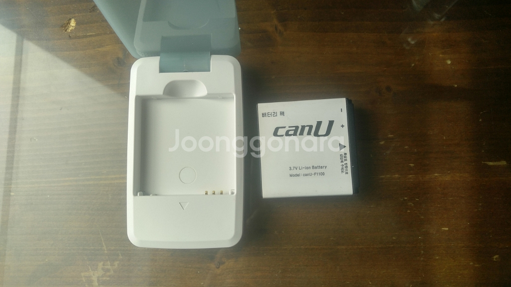 팬택큐리텔 캔유폰 배터리와 거치대 canU-F1100--1