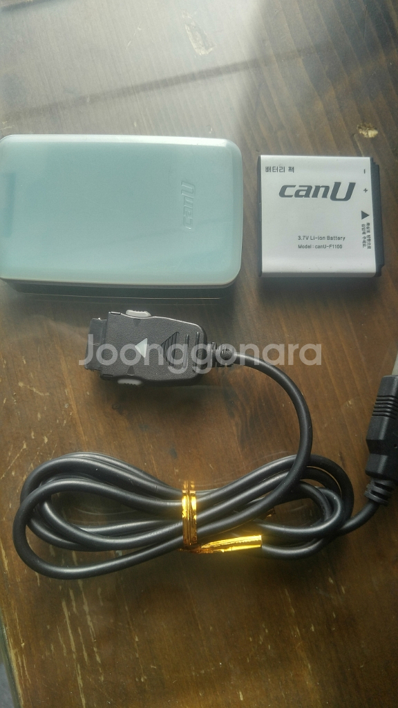 팬택큐리텔 캔유폰 배터리와 거치대 canU-F1100--3