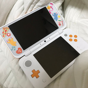 혹시 뉴닌텐도2DS XL 화이트 풀박 사실분