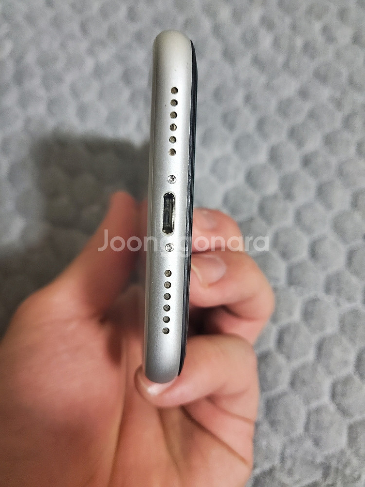 아이폰XR 64G 화이트 상태A급 팝니다!!!--5