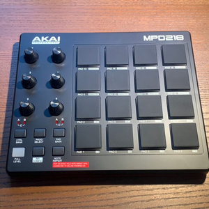 AKAI MPD218 패드 판매합니다