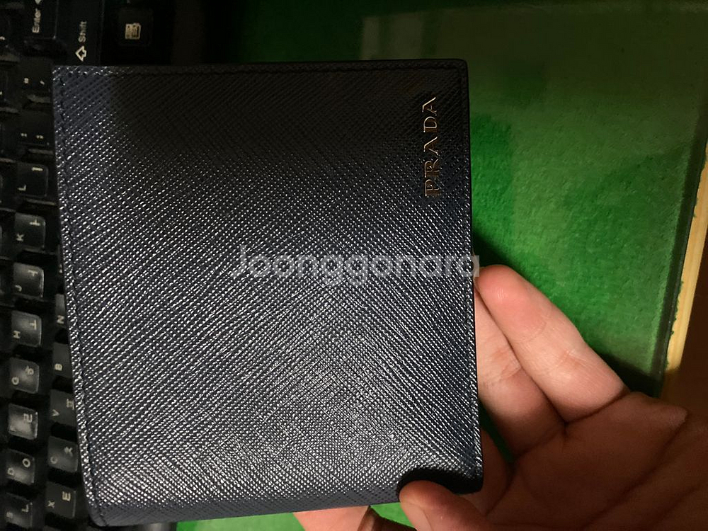 60주고산 프라다 지갑25넘겨요--3