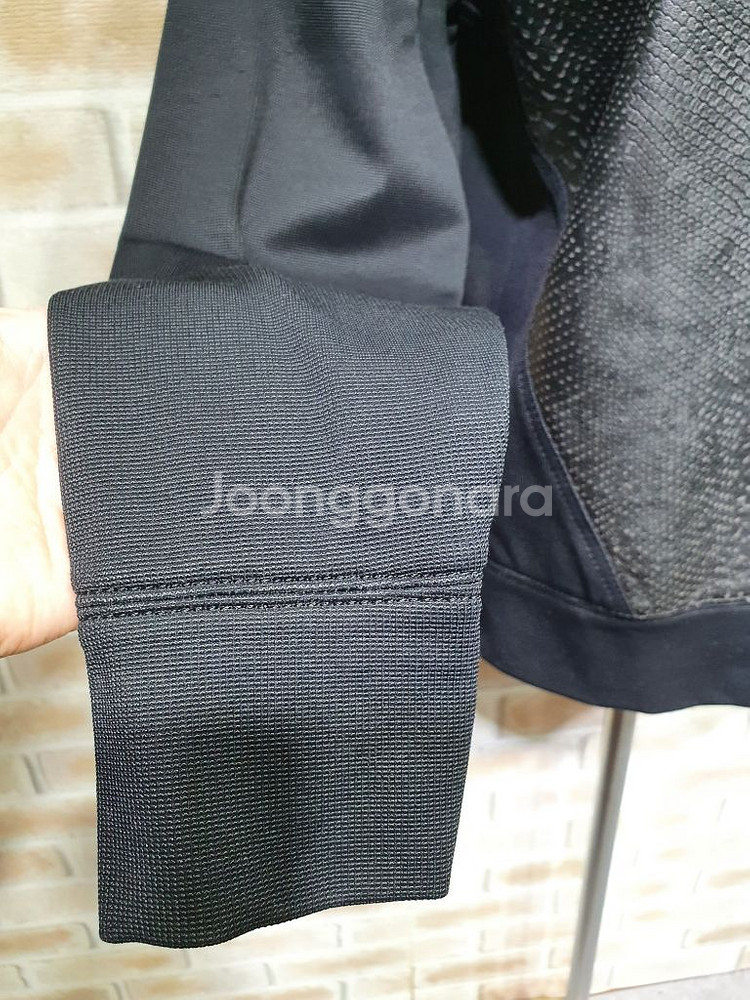 핼무트랭 새것수준 가죽 파이톤 배색 블랙 맨투맨 M--7