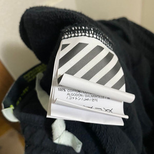 발렌 트에스클 + 오프화이트 반바지