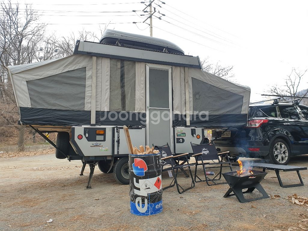 콜맨 코발트 캠핑트레일러 포드 이스케이프--0