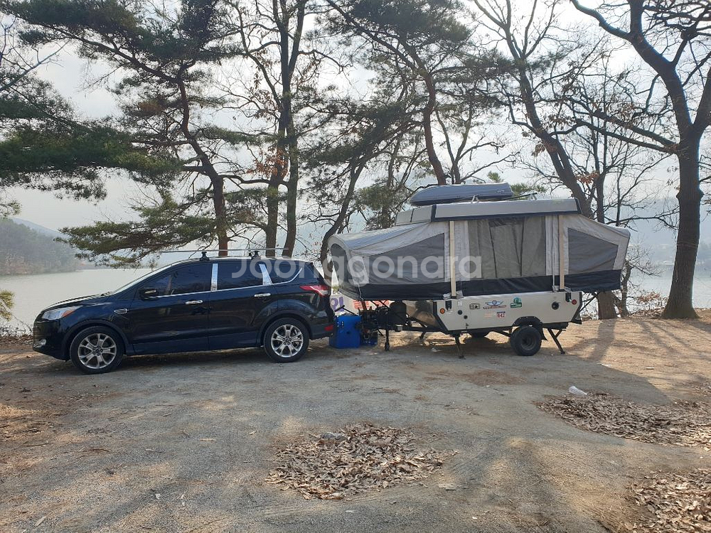 콜맨 코발트 캠핑트레일러 포드 이스케이프--1