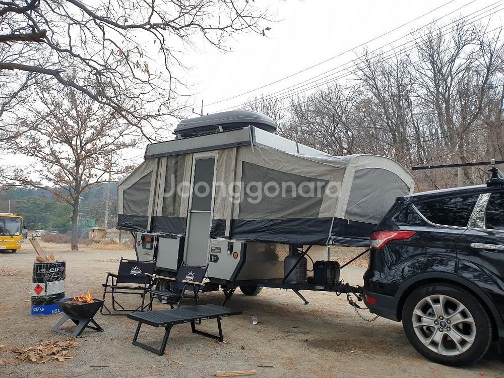 콜맨 코발트 캠핑트레일러 포드 이스케이프--2