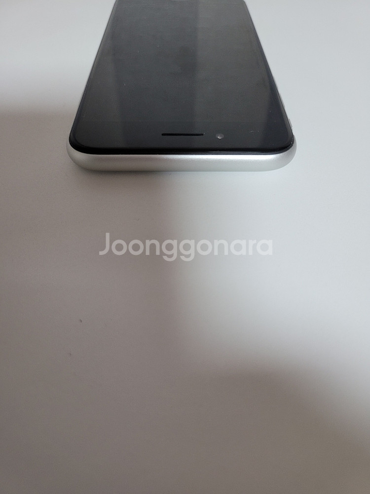 아이폰 se2 화이트 128G s급 판매합니다--3