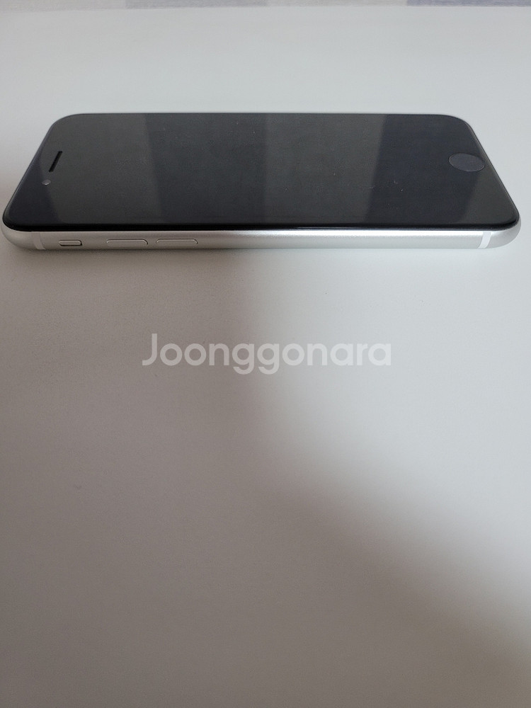 아이폰 se2 화이트 128G s급 판매합니다--4
