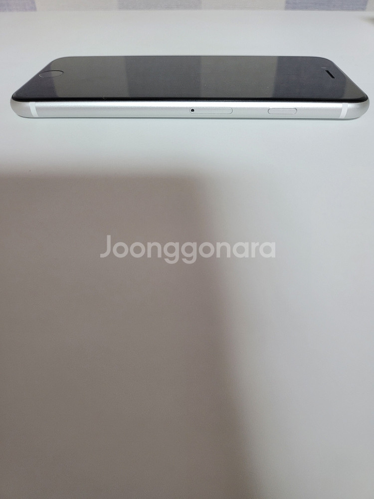 아이폰 se2 화이트 128G s급 판매합니다--6
