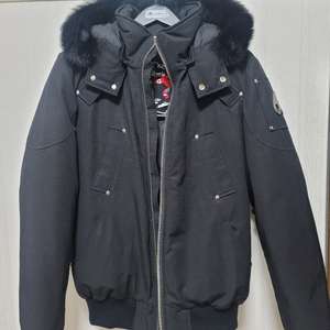 20fw 무스너클 발라스틱 패딩 블랙퍼 팝니다