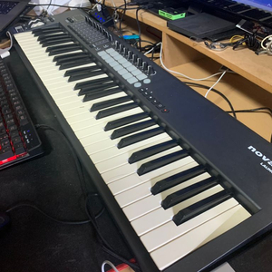 노베이션 Novation launchkey 61