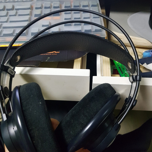 akg k702