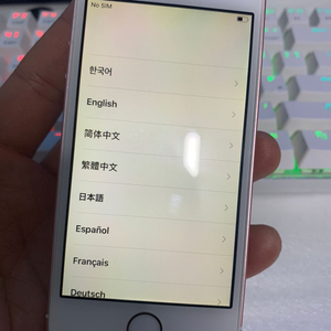 아이폰se 64기가 로즈골드 팝니다.