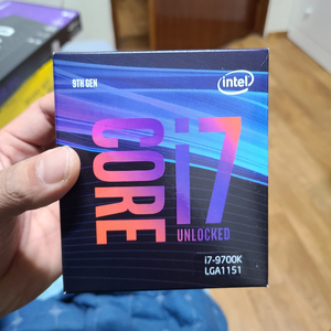 i7 9700k 풀박스 팝니다.(거의새것)