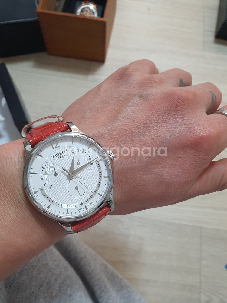 티쏘 칼렌다 손목시계--3