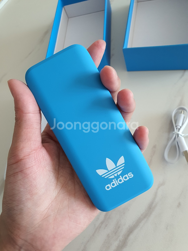 [새상품]아디다스 휴대폰 보조밧데리 보조--0