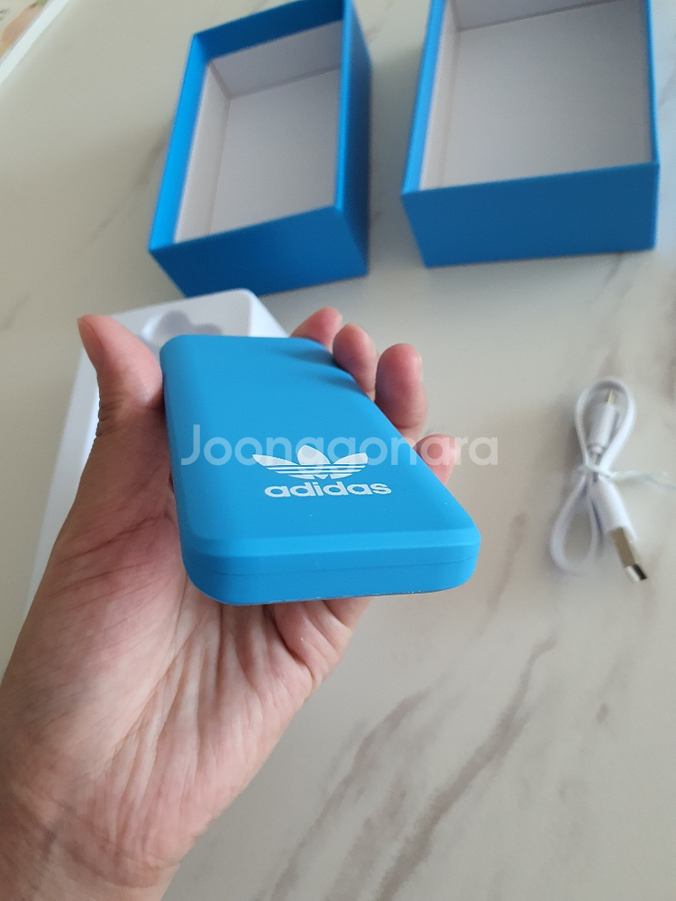 [새상품]아디다스 휴대폰 보조밧데리 보조--3