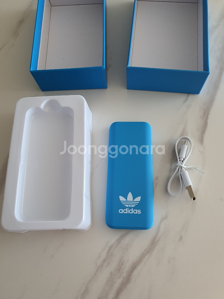 [새상품]아디다스 휴대폰 보조밧데리 보조--5