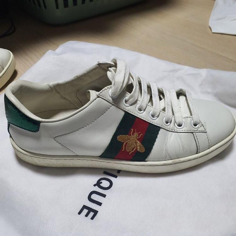 구찌 꿀벌 신발 35사이즈 팝니다--2