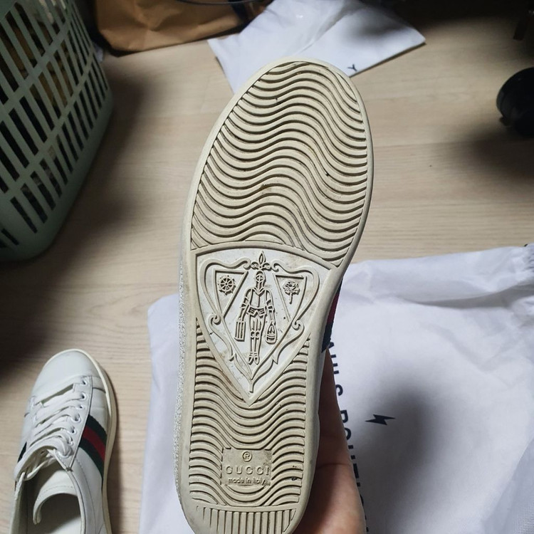 구찌 꿀벌 신발 35사이즈 팝니다--5