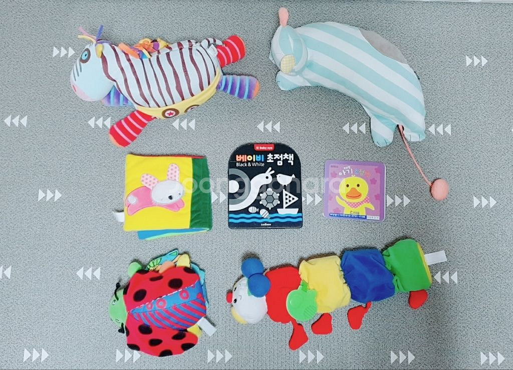 애벌레촉감인형.딸랑이인형.헝겊책.초점책등 7개일괄택포--0