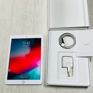 아이패드 9.7 5세대 128GB 실버 풀박스 팔아요