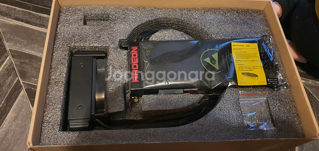 라데온 프로 듀오 8GB 판매합니다.--2