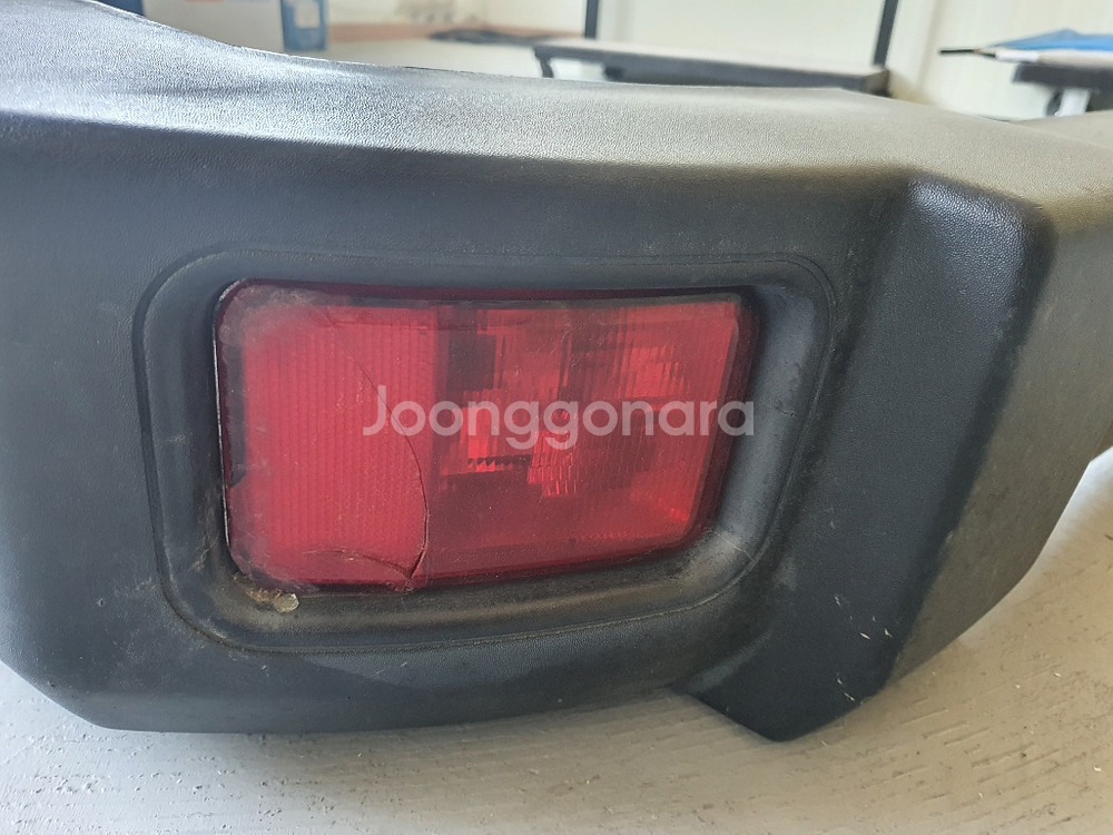 지프 랭글러 JK 루비콘 사하라 순정 리어범퍼 팝니다.--2
